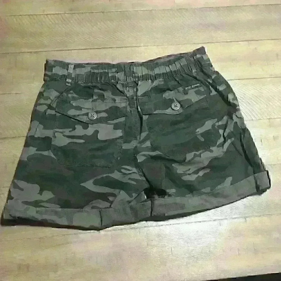 Social Standard by Sanctuary Switchback cuffed short Hiker Camo Sz Small - Picture 4 of 9